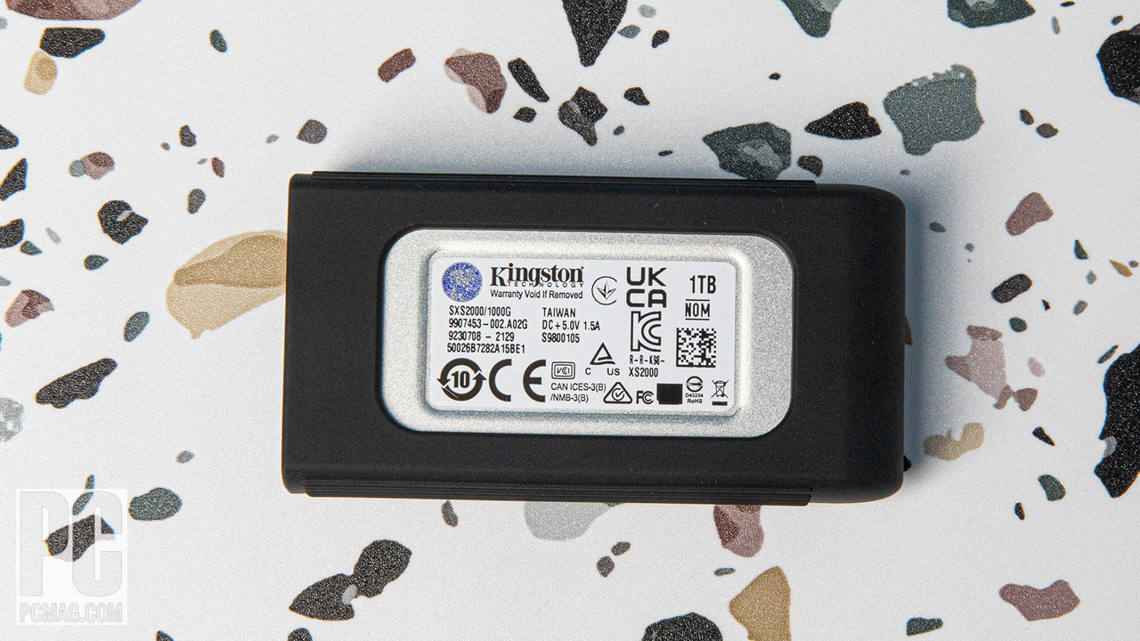 Đánh giá SSD di động Kingston XS2000 Portable