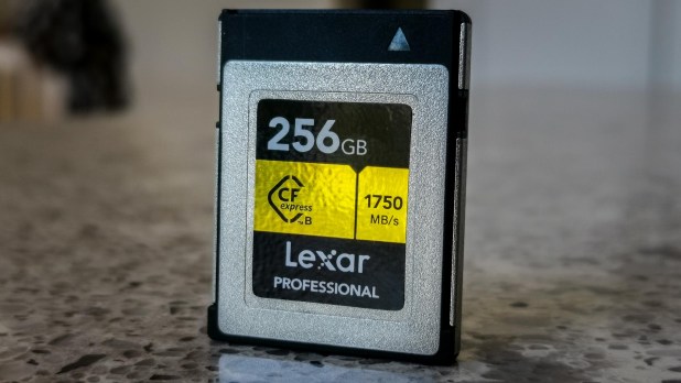 Đánh giác thẻ Professional CFexpress Type-B (256GB), tốc độ vượt trội
